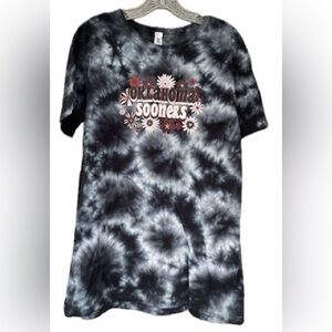 Oklahoma Sooners black, white and red flower power tie dye t shirt